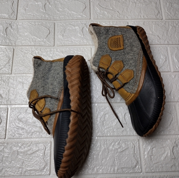 Sorel  Duck Boots Out N About Plus Womens Sz 7.5 Gray Tan Waterproof NL3150-052 - Picture 2 of 9